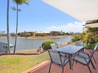 Courtney Cove 1 Comfortable Two Bedroom Apartment on Mooloolaba Canal - Mooloolaba - 9