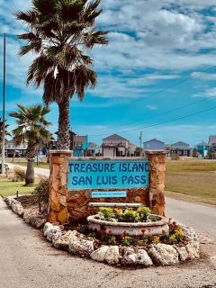 Salty Poodle Cottage - Freeport - 1