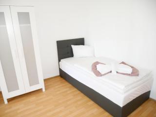 SUNNYHOME Monteurwohnungen und Apartments in Schwandorf - Schwandorf in Bayern - 4
