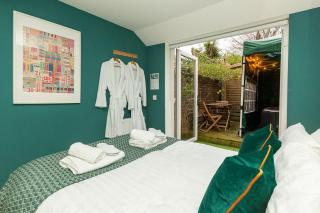 Stylish & Cosy Margate Escape with Hot Tub and Log Burner Dogs Welcome - Margate - 6