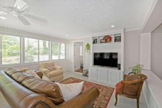 Charming Ranch with Great Vibes - 9