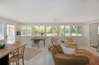 Charming Ranch with Great Vibes - 4