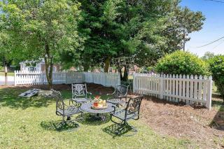 Charming Ranch with Great Vibes - 2