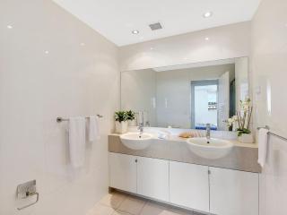 Blue Coral Terrace Coast Luxury 31 - The Entrance - 7
