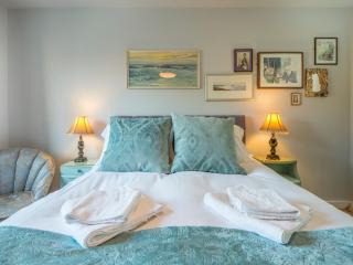 Stylish Elegant 2Bed Apartment in the City - Pass the Keys - 3
