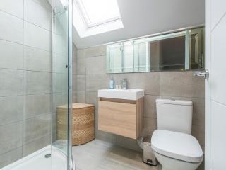 NEW Stylish & Elegant 2 Bed Apartment in the City! - Pass the Keys - 5