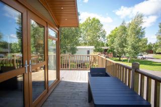 Felmoor Park Northumberland Lodge with Hot Tub - 4 - 1