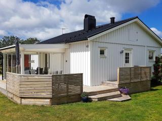 8 person holiday home in TRÄSLÖVSLÄGE - Träslövsläge - 0