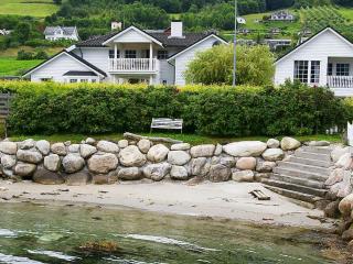 Two-Bedroom Holiday home in Leikanger - Leikanger - 0