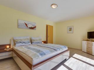 Bright flat close to the ski area - 2