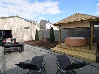 Home in Welkenraedt with Jacuzzi & Steam Shower - Welkenraedt - 0