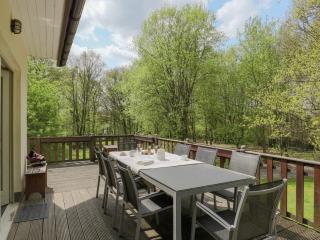 Detached villa with a large garden and terrace - Consy - 5