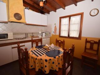 Cave House in Tenerife with Pool and Beach - La Orotava - 3