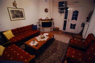 To Spiti tis Pareas - 4