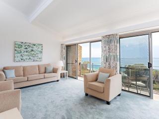 The Helm 5,22 Voyager Cl - waterfront unit - Nelson Bay - 6