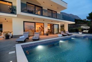 Luxury Villa Happiness with private pool, jacuzzi, sauna and gym by the beach in Omis - Stanići - 2