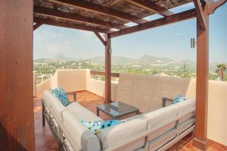 3 Bed House - Sleeps 6 - Pool - Garden - Parking - 1