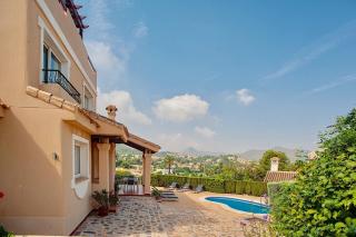 3 Bed House - Sleeps 6 - Pool - Garden - Parking - 7
