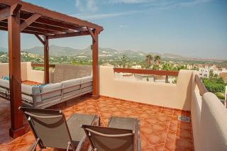 3 Bed House - Sleeps 6 - Pool - Garden - Parking - 2