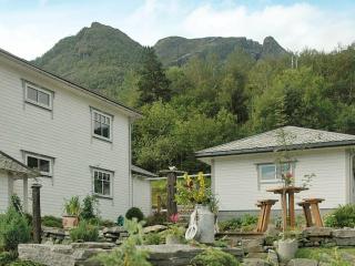 Five-Bedroom Holiday home in Syvde - 4