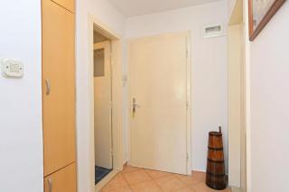 Apartments with a parking space Makarska - 18498 - 2