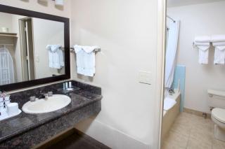 Clarion Inn Surfrider Resort - 1