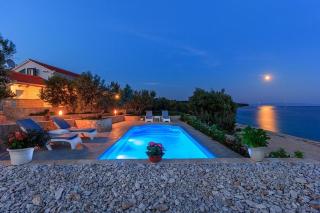 Luxury Beachfront Villa Dalmatino Trogir with private pool right at the beach in Okrug Gornji - Ciovo - Trogir - 0