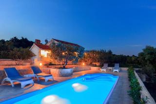 Luxury Beachfront Villa Dalmatino Trogir with private pool right at the beach in Okrug Gornji - Ciovo - Trogir - 3