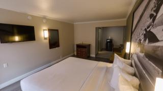 Super 8 by Wyndham Santa Cruz Beach Boardwalk - Santa Cruz - 3