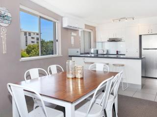 3 bedroom unit with views of Marina, close to beach - Mooloolaba - 2