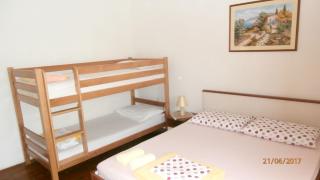 Charming Apartment in Gdinj + Garden - Gdinj - 1