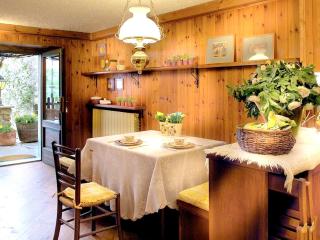 Enchanting chalet in Gratillon with mountain view and sauna - Villeneuve - 8