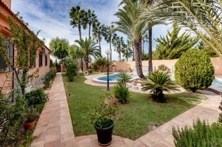 Charming Villa in Torrevieja with Private Pool - La Mata - 9