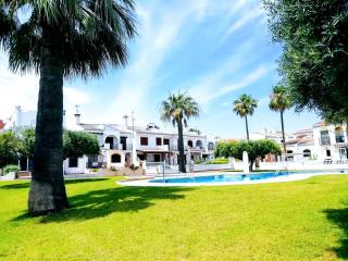 Welcoming House in Torrevieja with Shared Pool - Torrevieja - 7