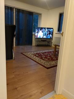Oaklawn Apartment - Sleeps 4 Parking & Garden - Woking - 1