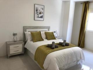 2 Bed Apartment Sleeps 6 -Public pool and Patio - 0