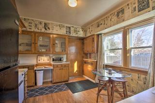 Cozy Appleton Getaway with Screened-In Porch and Yard! - Appleton - 3