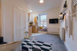 Stylish and Comfortable City Centre Apartment - Edinburgh - 8