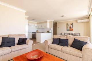 Beachpoint 402 - 1