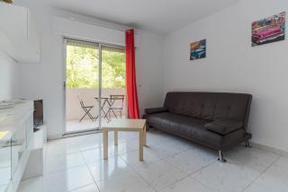 4 Bed-Sleeps 6-Garden-Balcony-Pets - 7