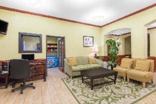 Hawthorn Extended Stay by Wyndham Corpus Christi Padre Isle - 2