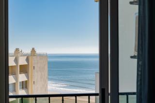 Ocean Beachfront Home by Real Life Concierge - Portimão - 2