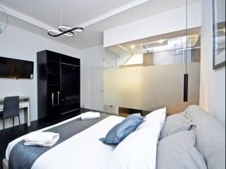 Modern Apartment in Napoli + Balcony - Naples - 9