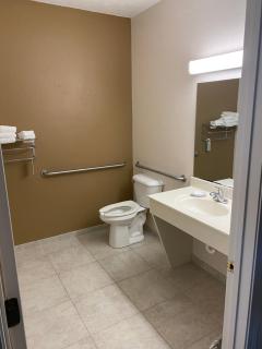 Northfield Inn Suites and Conference Center - Springfield - 4