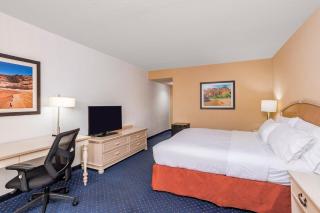 Holiday Inn Canyon De Chelly-Chinle by IHG - 9