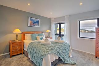 Central Water Views - Queentown Holiday Townhouse - 3