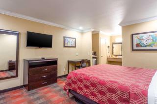 Econo Lodge Inn & Suites Escondido Downtown - Escondido - 1