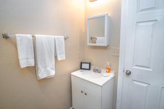 Houston St Guest house near Downtown/Military base - 3