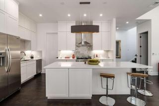 East Elizabeth St Main Home - 6