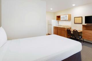 WoodSpring Suites Virginia Beach - 8